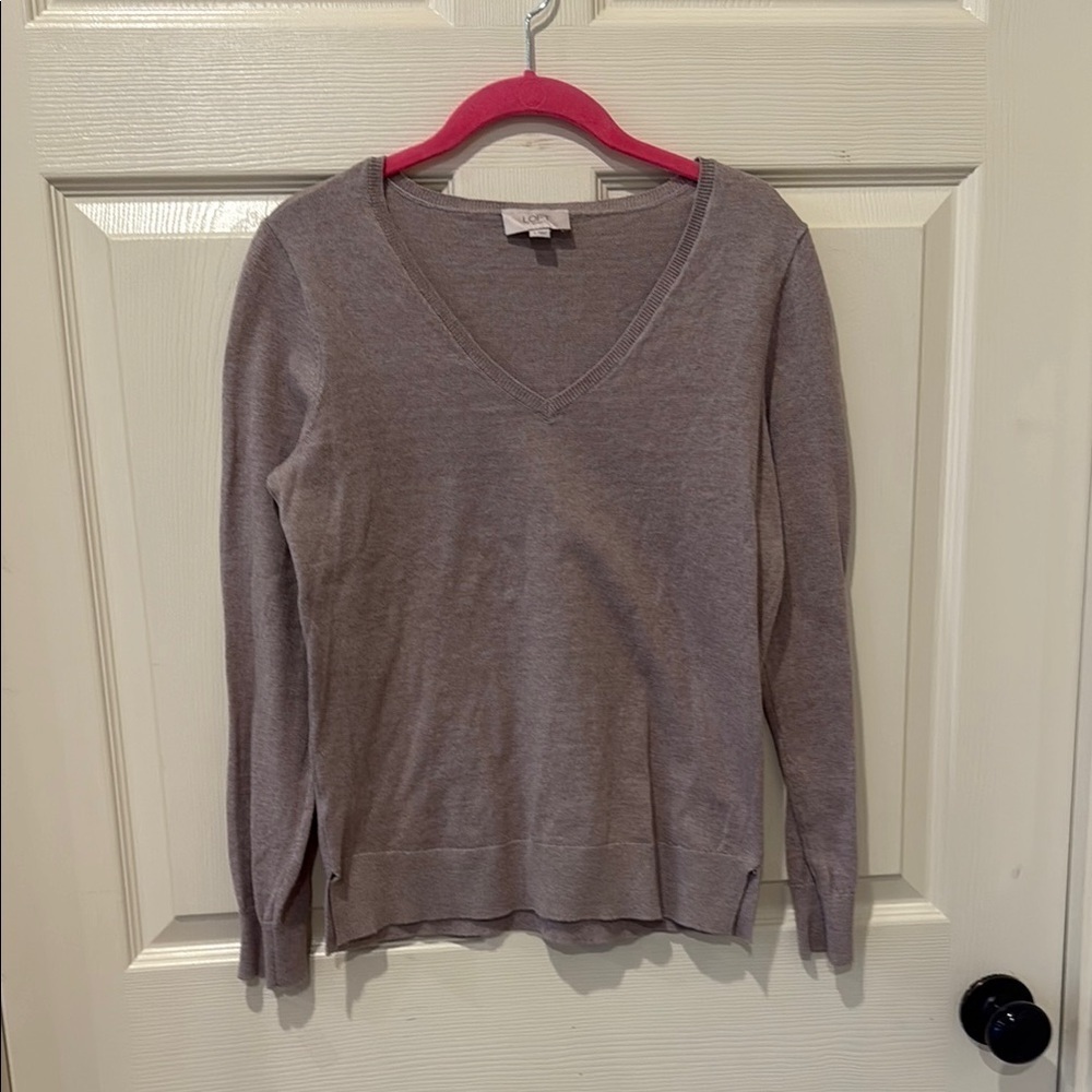 Loft Outlet tan v-neck sweater, small 🔵